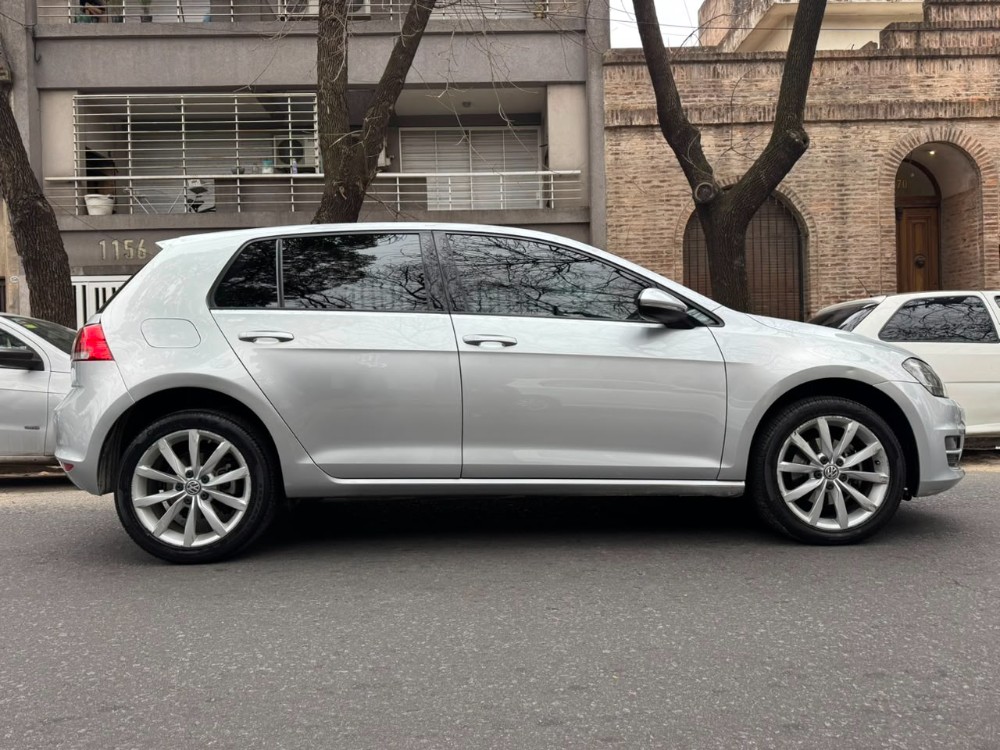 Volkswagen Golf Highline — foto 10